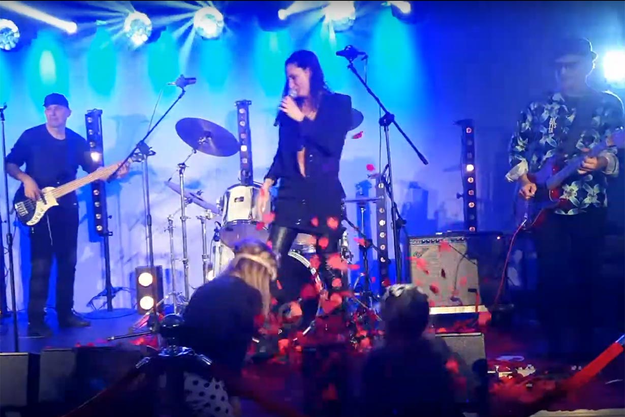 Karolina Leszko i Ex Maanam - Wyjątkowo Zimny Maj